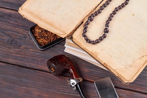 Des colliers croix : des accessoires de mode classiques adaptés à tous les styles et toujours d'actualité