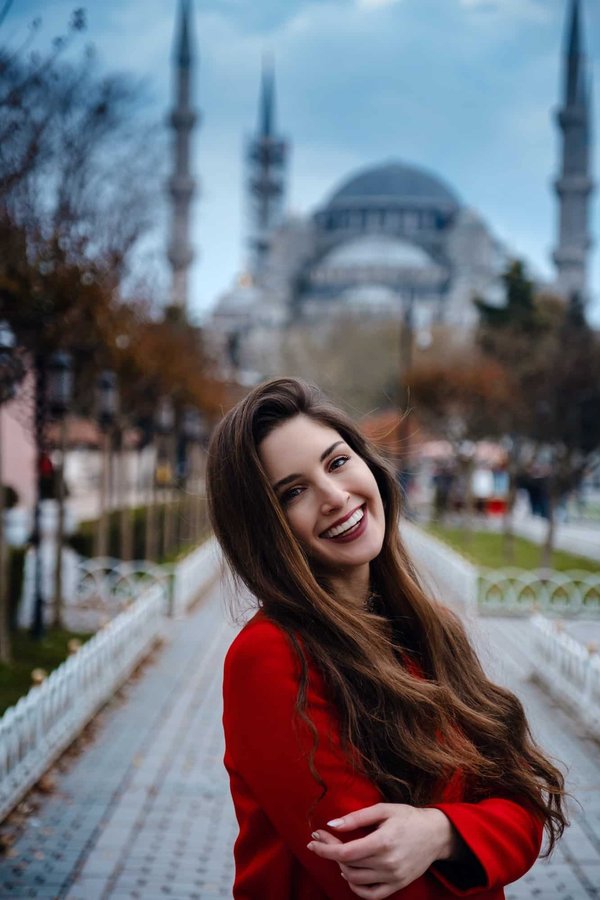 La plus jolie fille de France : Betul Yilmazturk