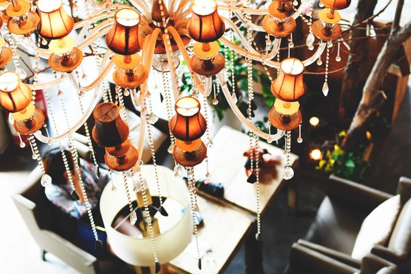 Le brillant de l'or blanc dans la mode : Distinction subtile et excellence esthétique