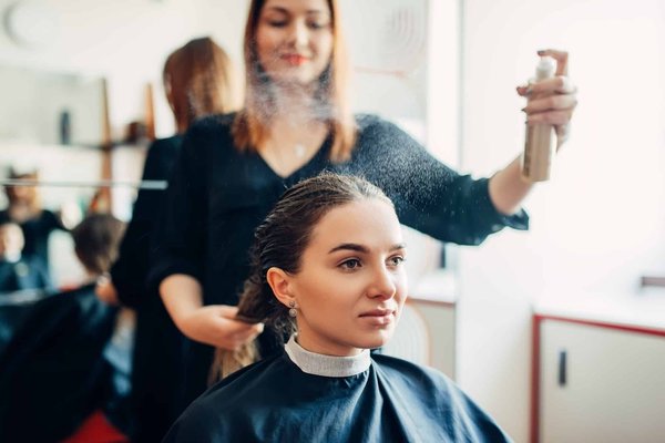 Pourquoi choisir un salon de coiffure à Levallois Perret pour vos soins capillaires ?